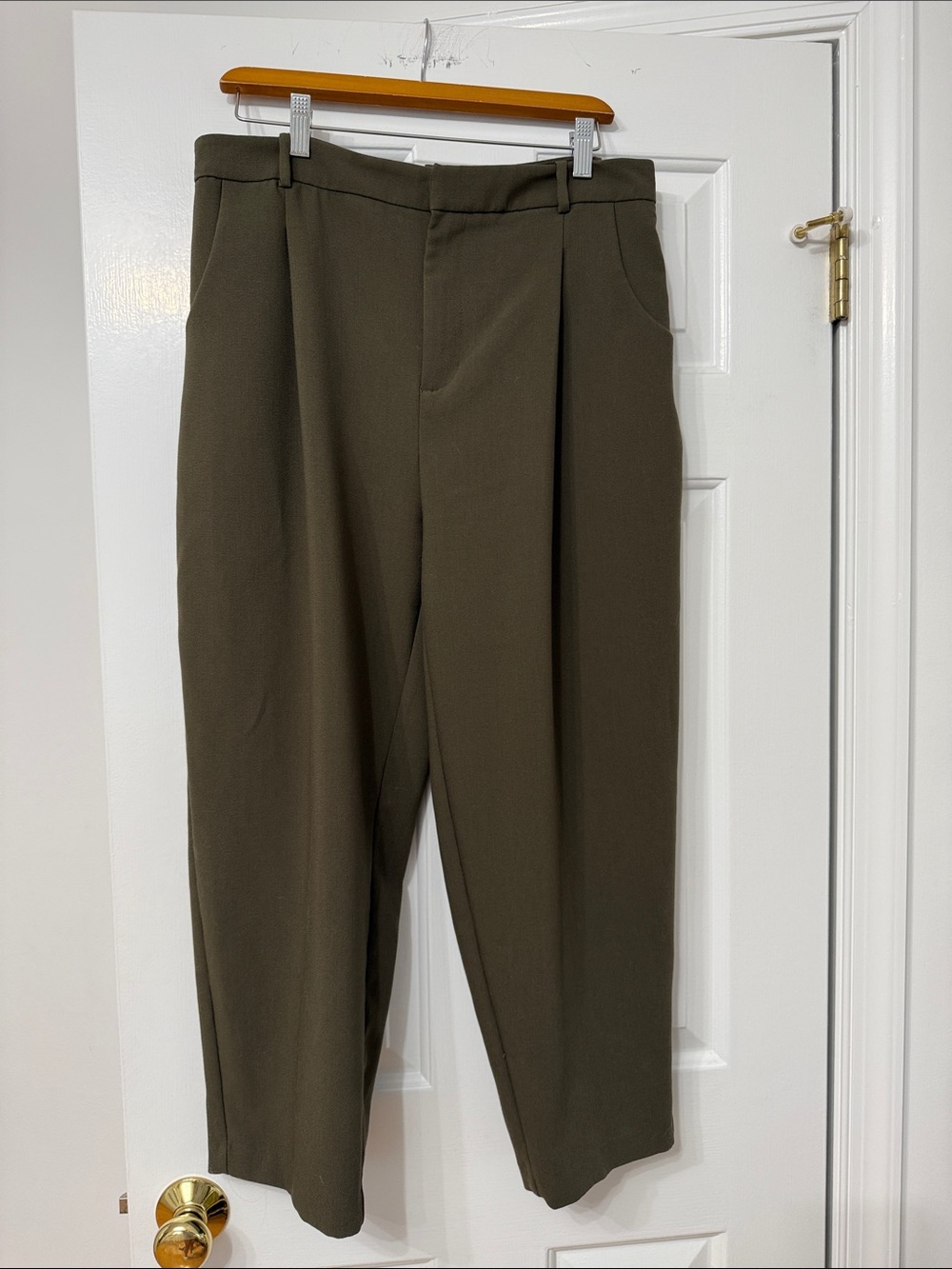 Zara Olive Green straight leg cropped pants. Size Large.
